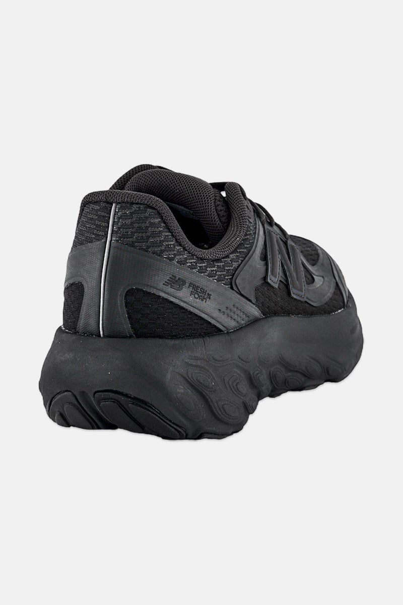 New Balance Kids Boy Medium UTRNWD Lace Up Running Shoes, Black - Image 3