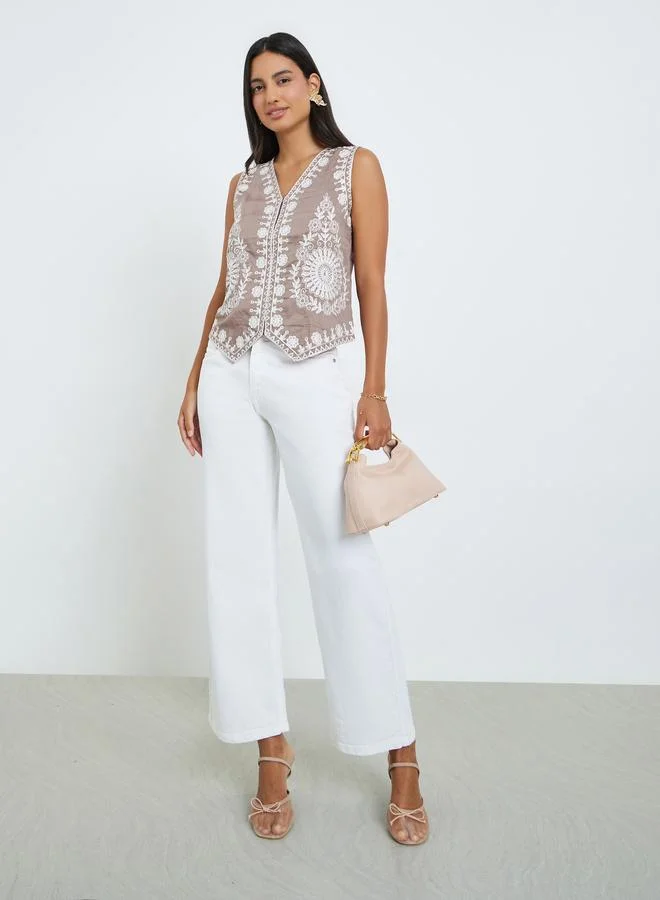 ستايلي صدرية مطرزة بلا أكمام