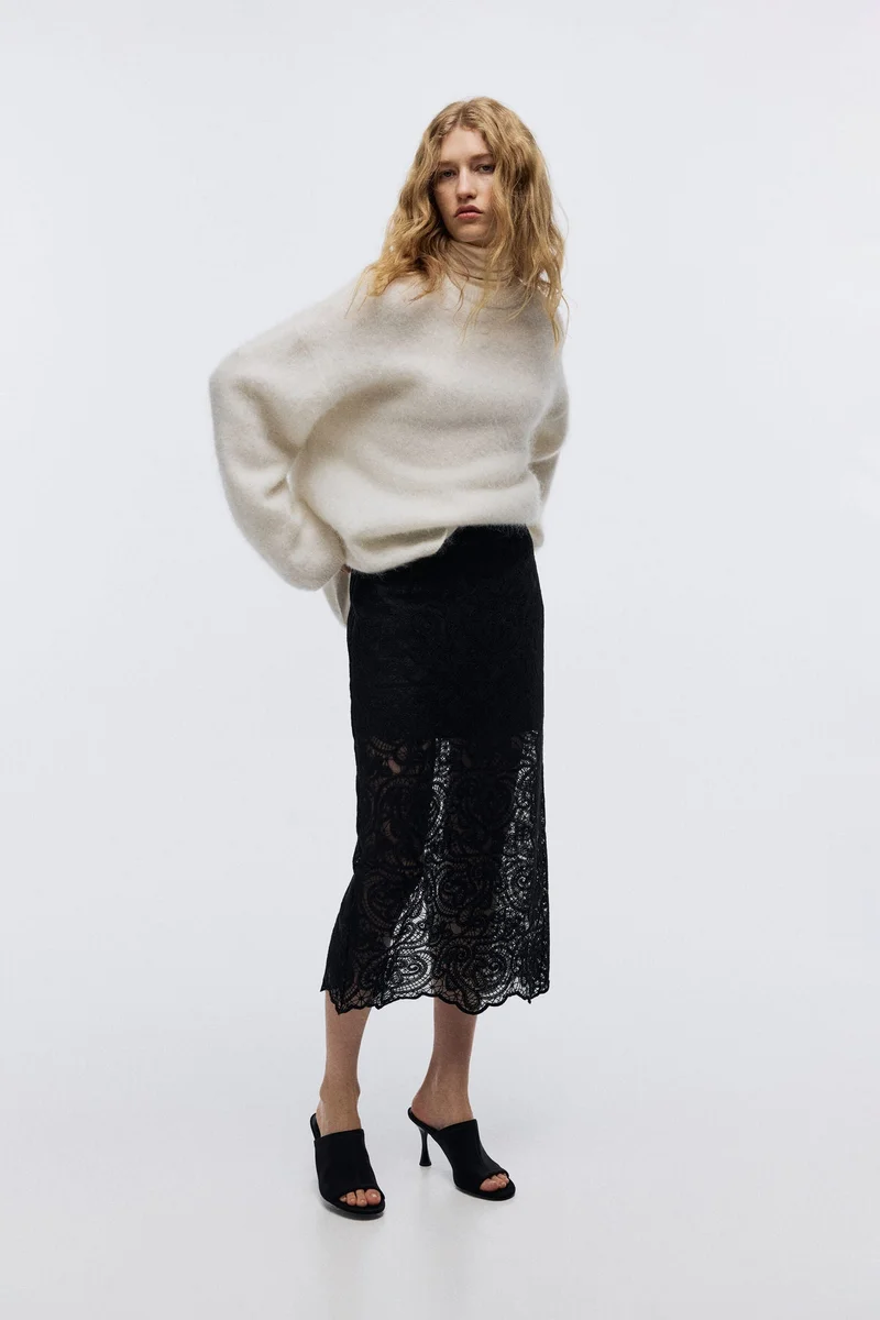 اتش اند ام تنورة دانتيل بقصة رفيعة