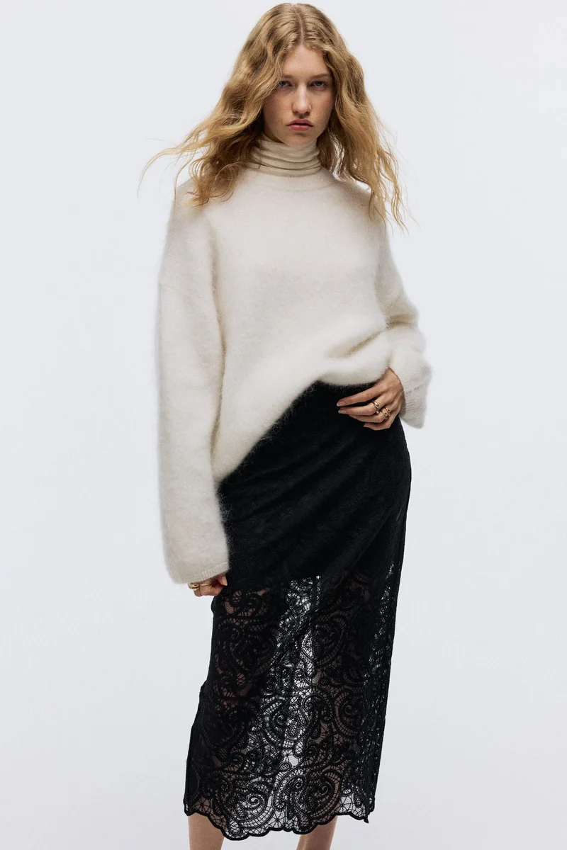 اتش اند ام تنورة دانتيل بقصة رفيعة