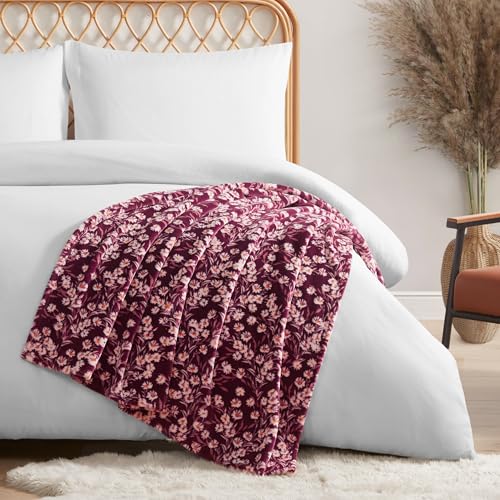 Jessica Simpson Plush 50"X70" Throw Blanket - Wildflower Park Red - Luxurious Plush Blanket for Ultimate Comfort and Cozy Warmth - Image 4