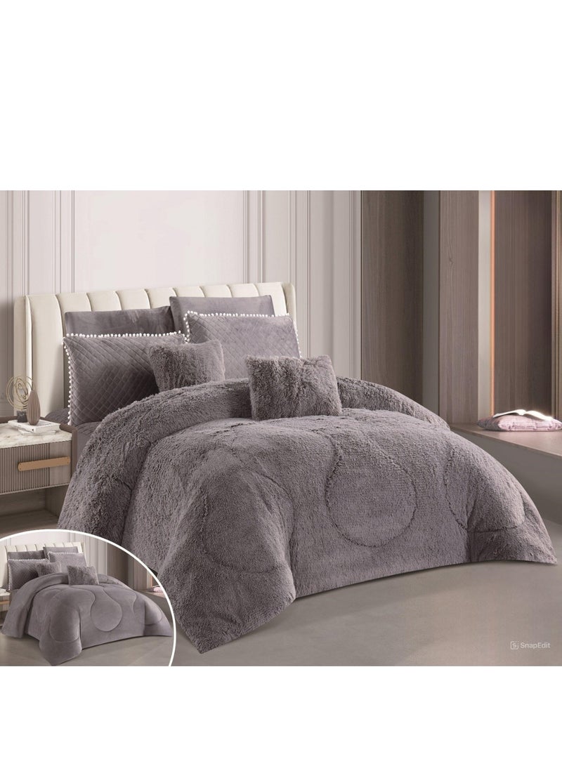 Luxurious faux fur Comforter Set  set to keep you warm on cold nights. Includes: 1 duvet (250x230cm), 1 fitted sheet (200x200cm), 4 pillowcases (75x50cm), and 2 cushions (45x45cm). - Image 1