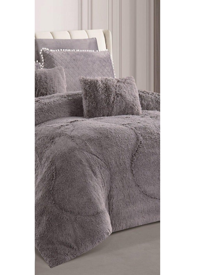Luxurious faux fur Comforter Set  set to keep you warm on cold nights. Includes: 1 duvet (250x230cm), 1 fitted sheet (200x200cm), 4 pillowcases (75x50cm), and 2 cushions (45x45cm). - Image 3
