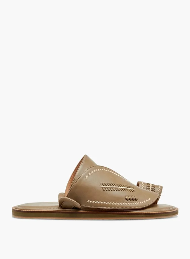 الواحة Men Embroidered Slip-On Arabic Sandals with Toe Loop