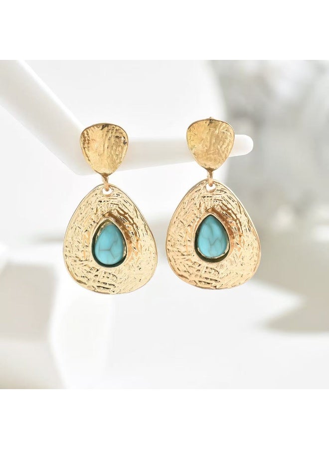 حقل أقراط نسائية مع قلادات ذهبية ذات عروق الفيروز. - Image 4