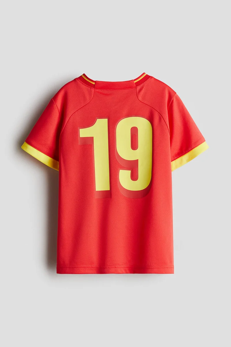 اتش اند ام قميص بطبعة لكرة القدم