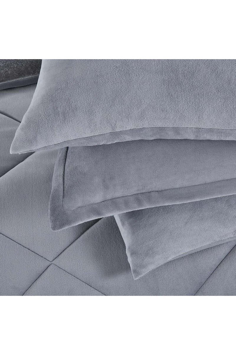 Melen Double Winter Bedding Set - Velvet Faux Fur - 6 Pieces - Fits 200x200 Bed - Joanna - Light Gray - Image 5