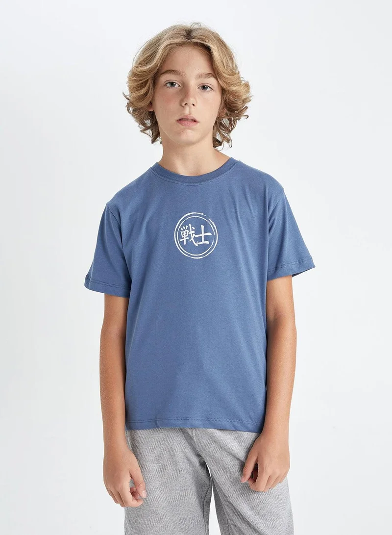 ديفاكتو تيشيرت بطبعة بياقة مستديرة وأكمام قصيرة