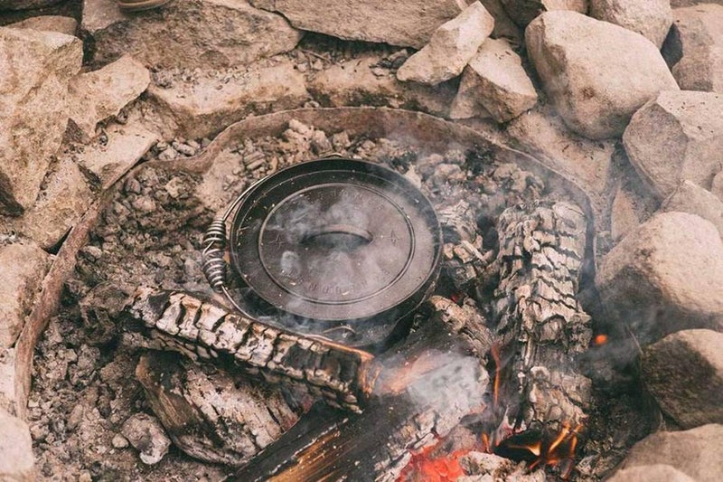 Barebones 12-Inch Cast Iron Dutch Oven - Image 5