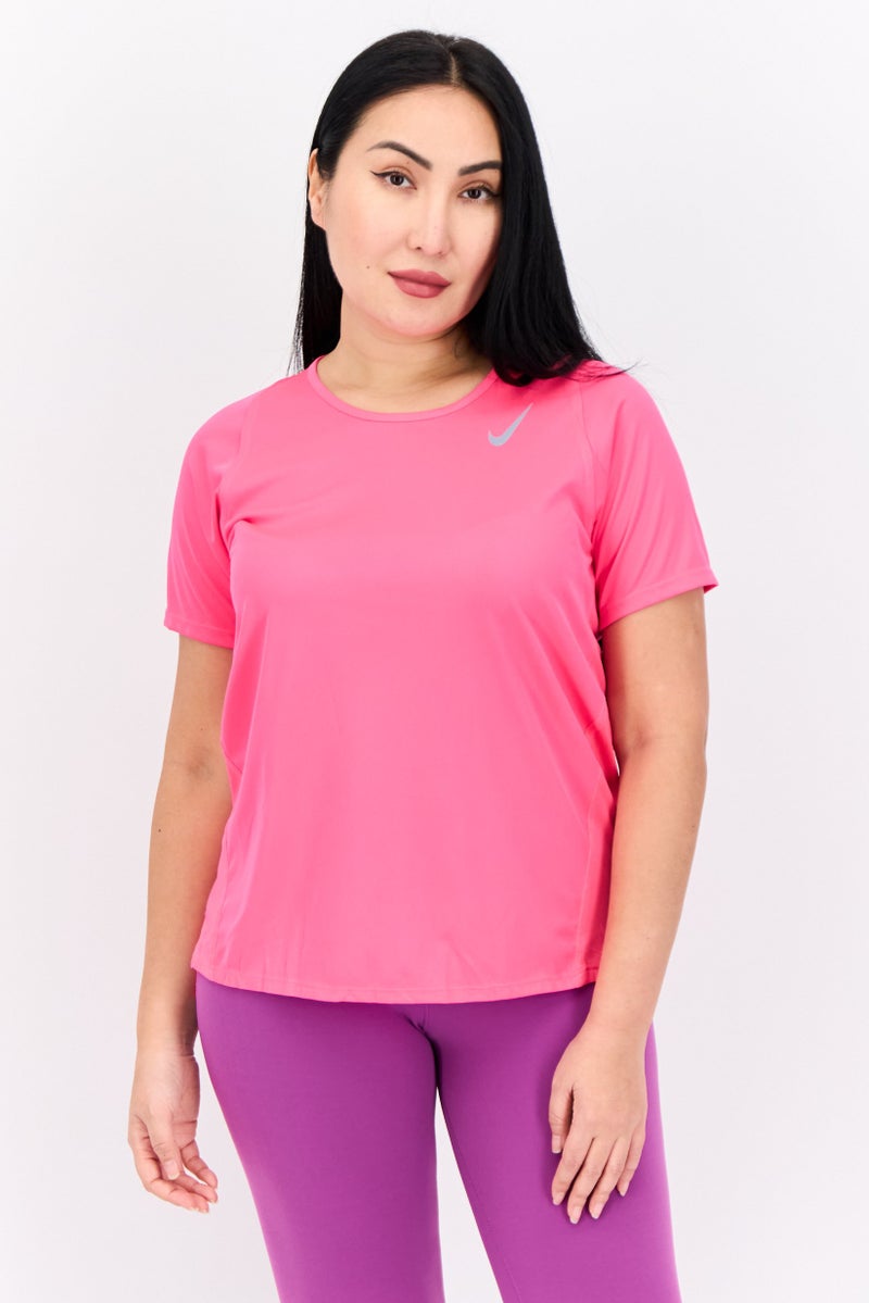 Nike تي شيرت رياضي نسائي قصير الأكمام للجري، وردي نيون - Image 1