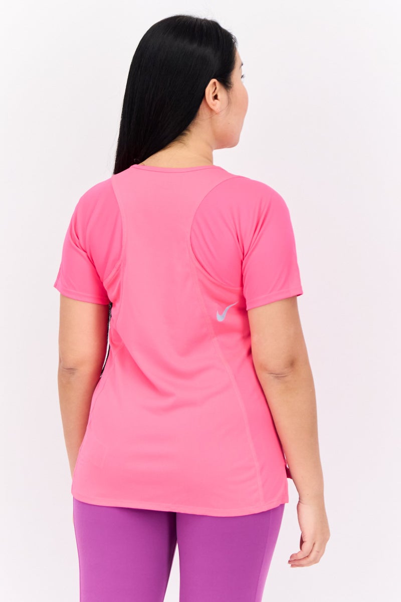 Nike تي شيرت رياضي نسائي قصير الأكمام للجري، وردي نيون - Image 3