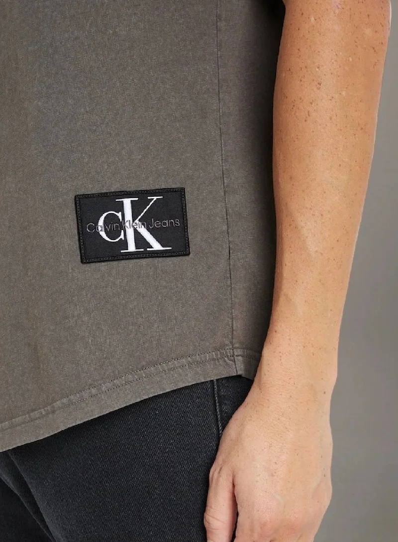 Calvin Klein Jeans Endless Grey Washed Cotton Badge T-shirt for Men | Best Price UAE