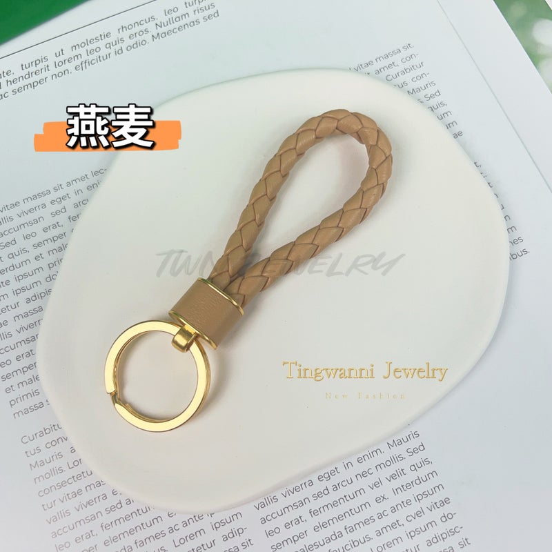 2025 سلسلة مفاتيح عائلية جديدة B حبل جلد الماعز مضفر لحامل المفاتيح للرجال والنساء الأزواج مشبك أوتس-فضي - Image 2