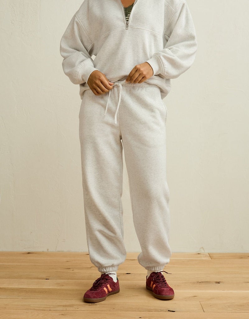American Eagle AE Everyday Luxe Low-Rise Baggy Jogger - Image 3