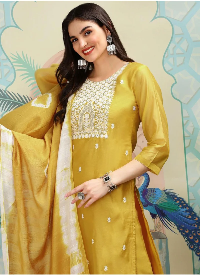 آي شين Women Mustard Kurta Set With Dupatta