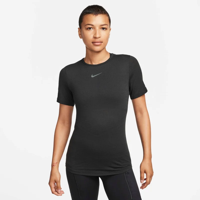 نايكي سويفت وول تيشيرت الجري دراي-فت بأكمام قصيرة للنساء