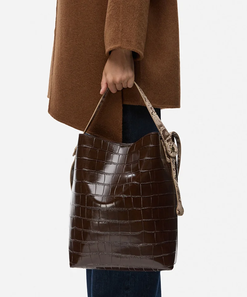 ابيكول Contrasting Croc-Effect Bucket Bag