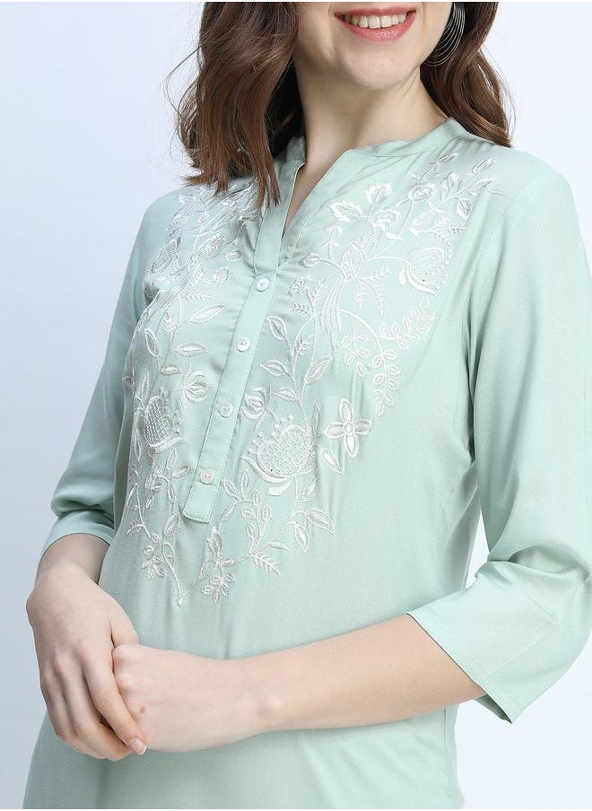Vishudh Women Green Floral Embroidered Kurta by Styli  - Image 4