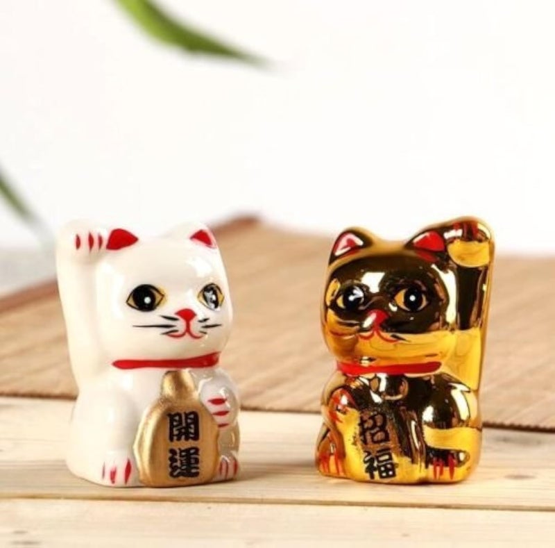 EatingBiting 1 Pair 5cm2 Maneki Neko Cat Ornaments Decoration Fortune Fengshui Lucky Beckoning Cat Decor Ornaments for Home Car OfficeChristmas XMas Holloween Valentines Day Gift - Image 1