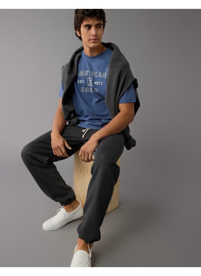 American Eagle - تي شيرت جرافيكي مطرز بشعار AE - Image 1