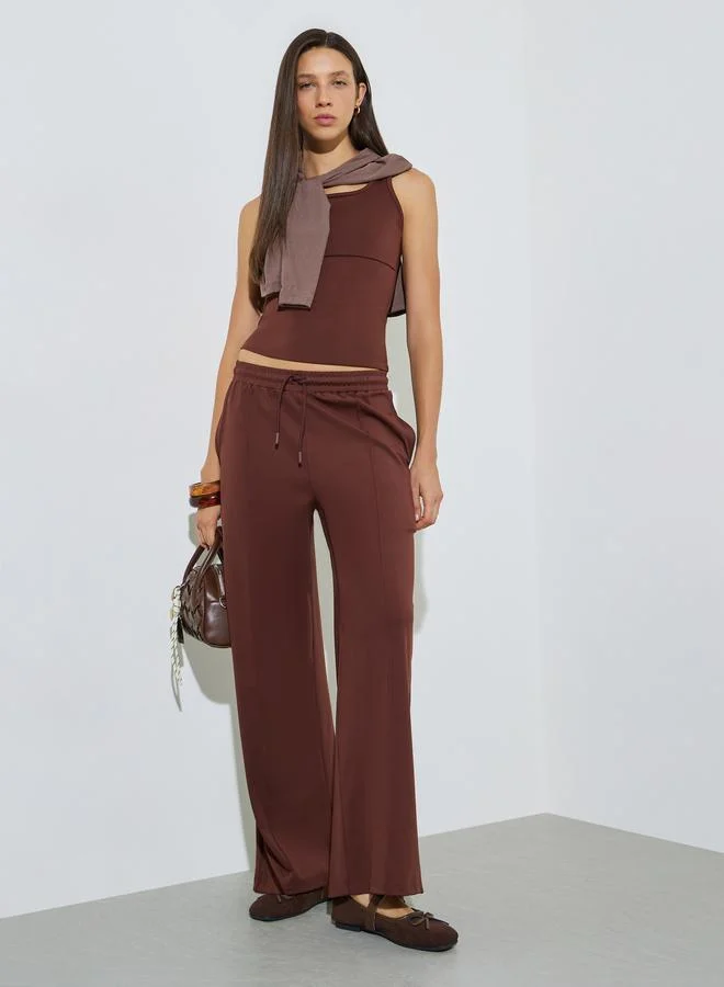 ستايلي Brown Wide Strap Fitted Tank Top