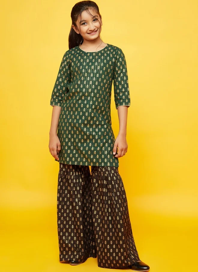 أيه كيه إس Ethnic Motifs Printed Green Kurta with Sharara for Girls