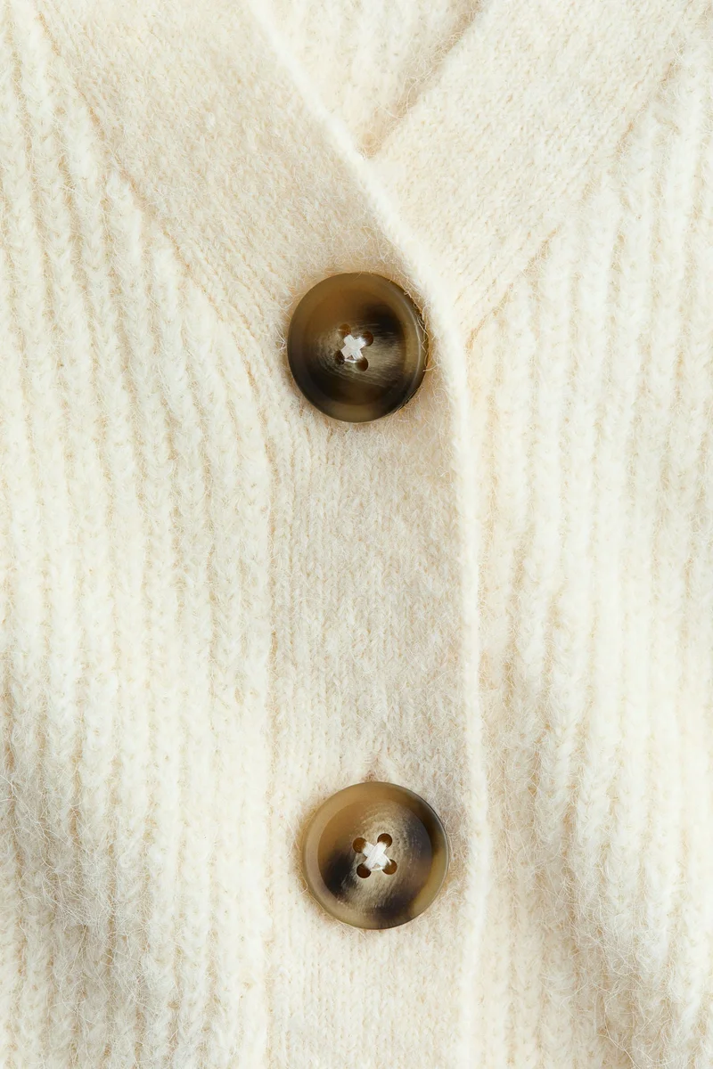 اتش اند ام كارديغان محبوك