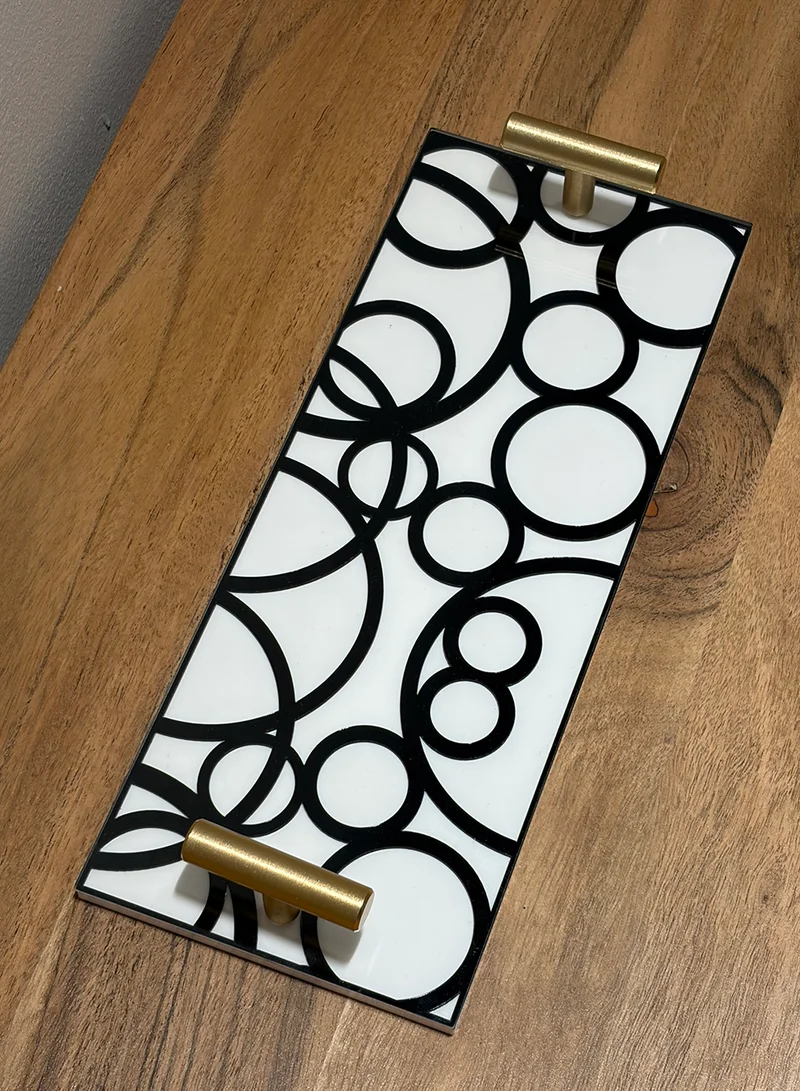 لوحة صينية تقديم من الأكريليك بتصميم مزخرف ومقابض معدنية ذهبية اللون