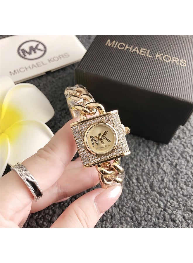 MK ساعة ميخايل كورس للنساء بتصميم ذهبي مع علبة مربعة مرصعة بالكريستال وسوار سلسلة