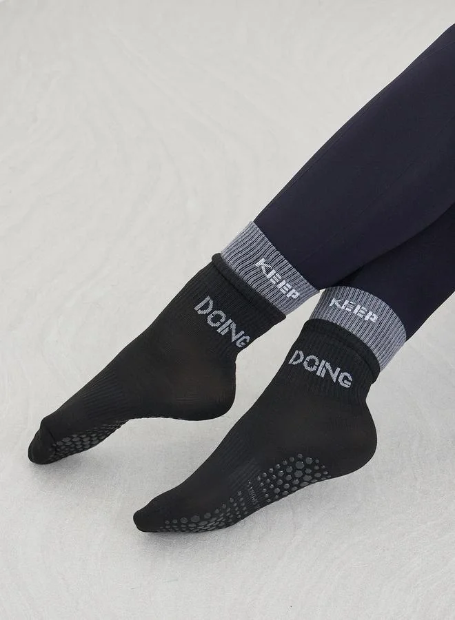 Styli Styli Text Print Sock Over Sock Effect Silicon Base Crew Yoga Socks