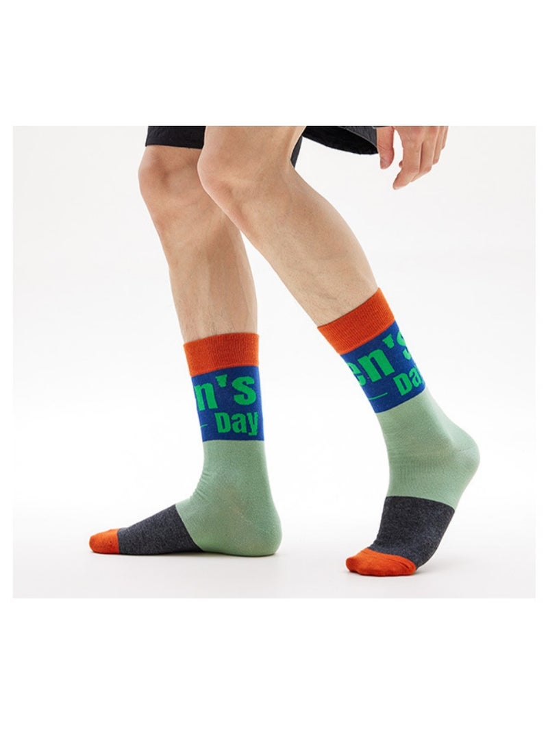 الحياةالبر تقالية جوارب رجالية عصرية ملونة بنقوش هندسية أنيقة مصنوعة من قطن ممشط فائق النعومة تسمح بالتهوية ومضادة للبكتيريا والروائح بتصاميم وألوان عشوائية تعبّر عن الأسلوب والشخصية - Image 1