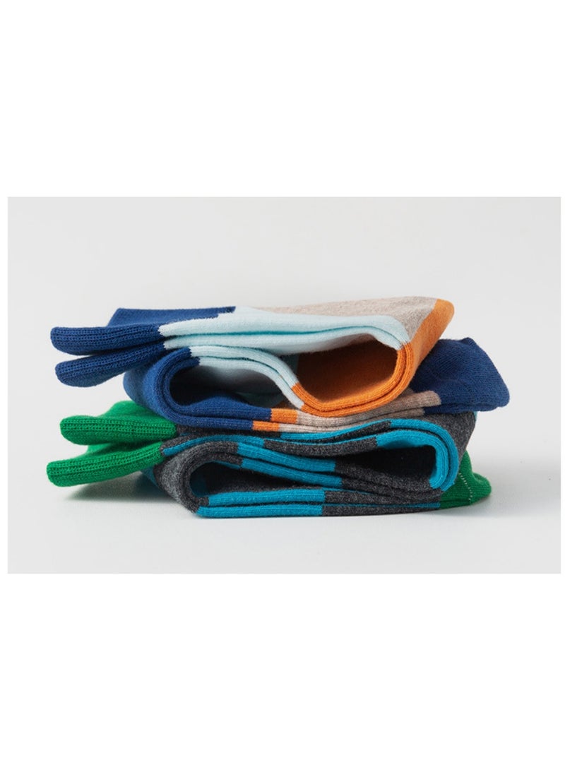 الحياةالبر تقالية جوارب رجالية عصرية ملونة بنقوش هندسية أنيقة مصنوعة من قطن ممشط فائق النعومة تسمح بالتهوية ومضادة للبكتيريا والروائح بتصاميم وألوان عشوائية تعبّر عن الأسلوب والشخصية - Image 3