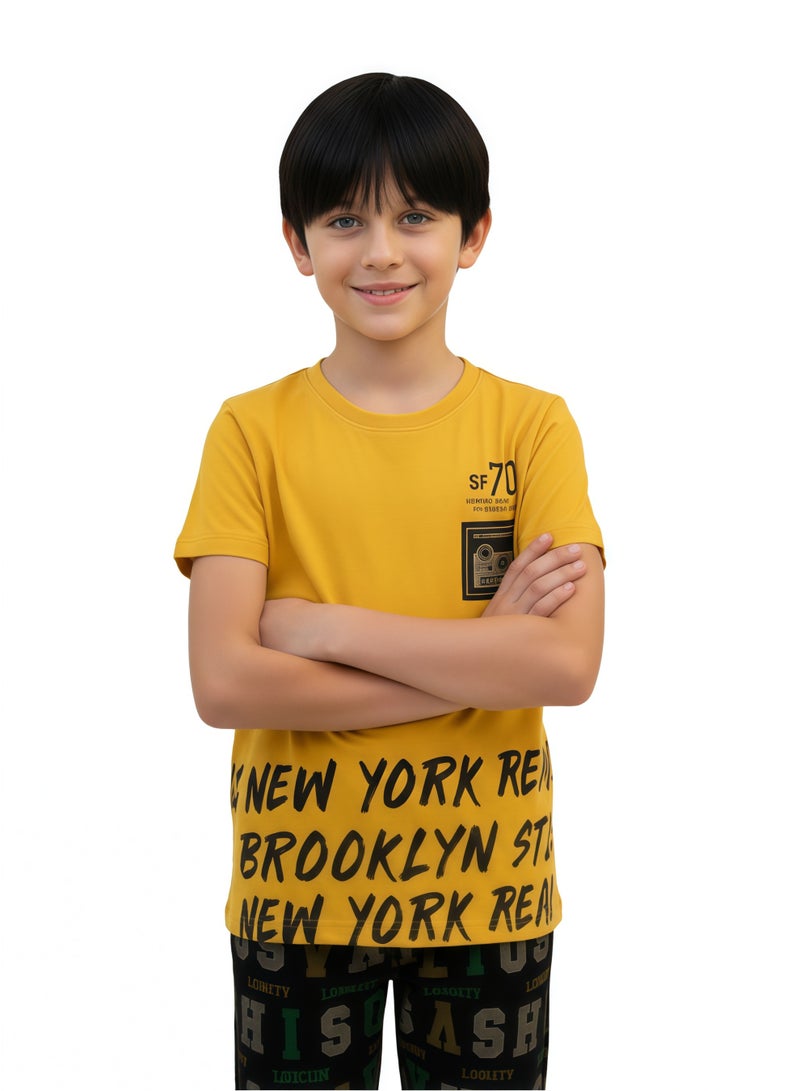 جوانا طقم بيجاما أولادي بطبعة نيويورك بروكلين، قميص نص كم وبنطال طويل، أصفر/أسود - Image 2