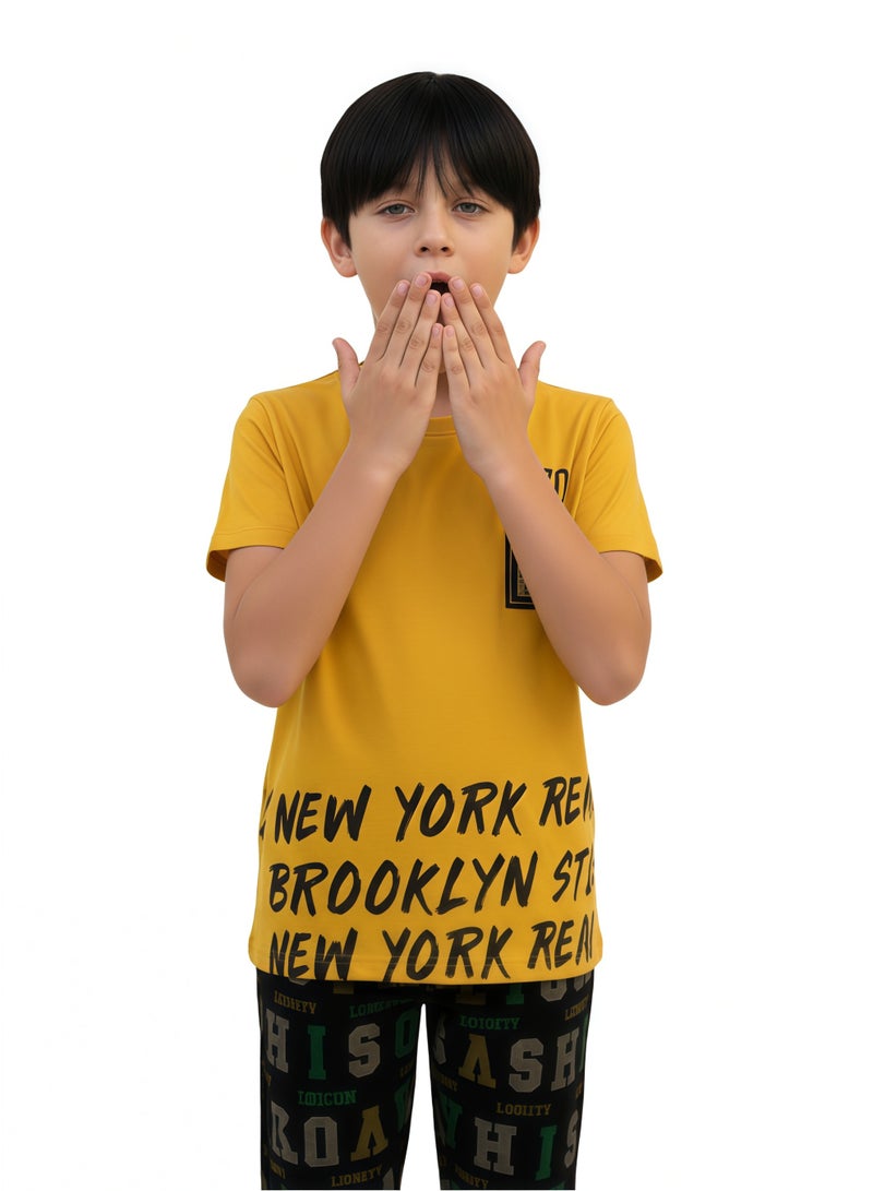 جوانا طقم بيجاما أولادي بطبعة نيويورك بروكلين، قميص نص كم وبنطال طويل، أصفر/أسود - Image 5