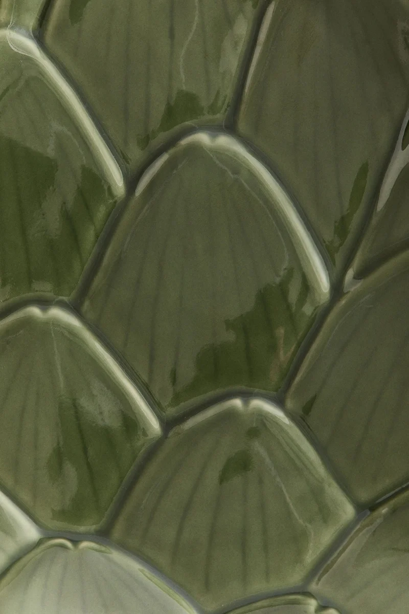 اتش اند ام صحن تقديم من الفخار بتصميم مجسم.