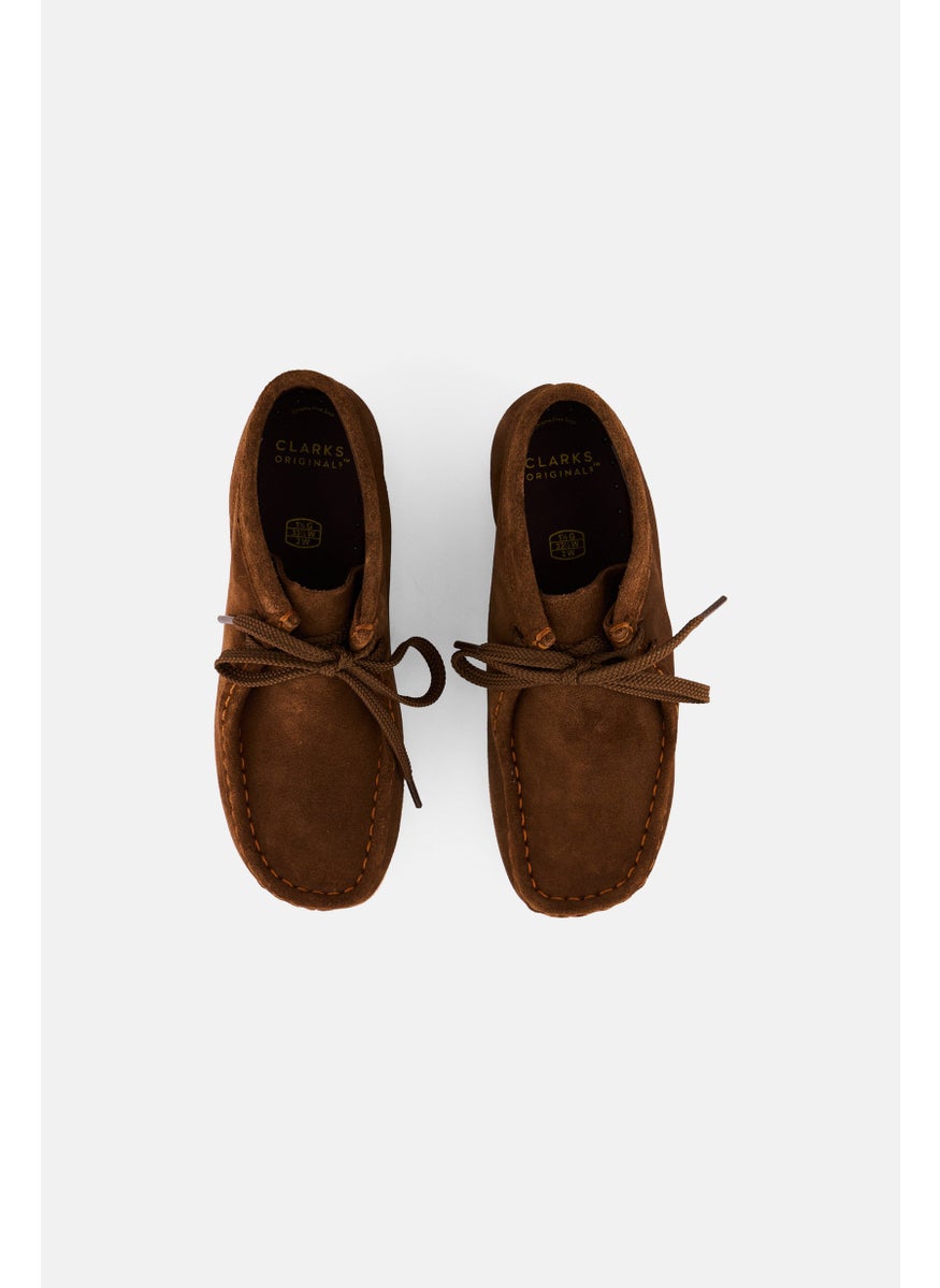 clarks Kids Boy Wide Fit Wallabee Lace Up Casual Boots, Brown  - Image 3