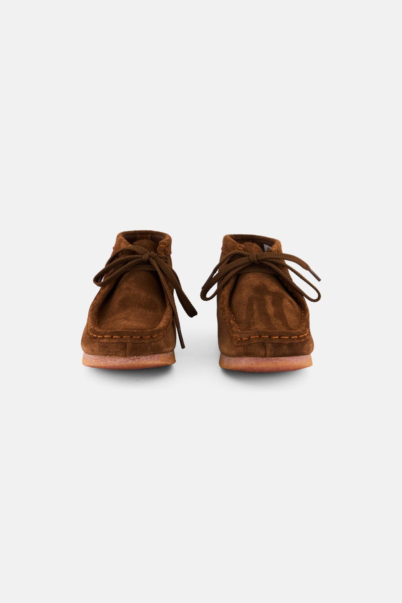 clarks Kids Boy Wide Fit Wallabee Lace Up Casual Boots, Brown  - Image 4