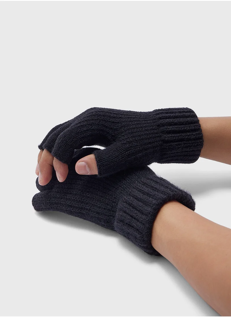 Seventy Five Knitted Half Finger Gloves