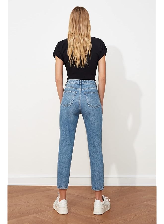 ترينديول بنطلون جينز نسائي أزرق بأزرار مزدوجة وخصر مرتفع (عبوة من قطعة واحدة) - Image 4