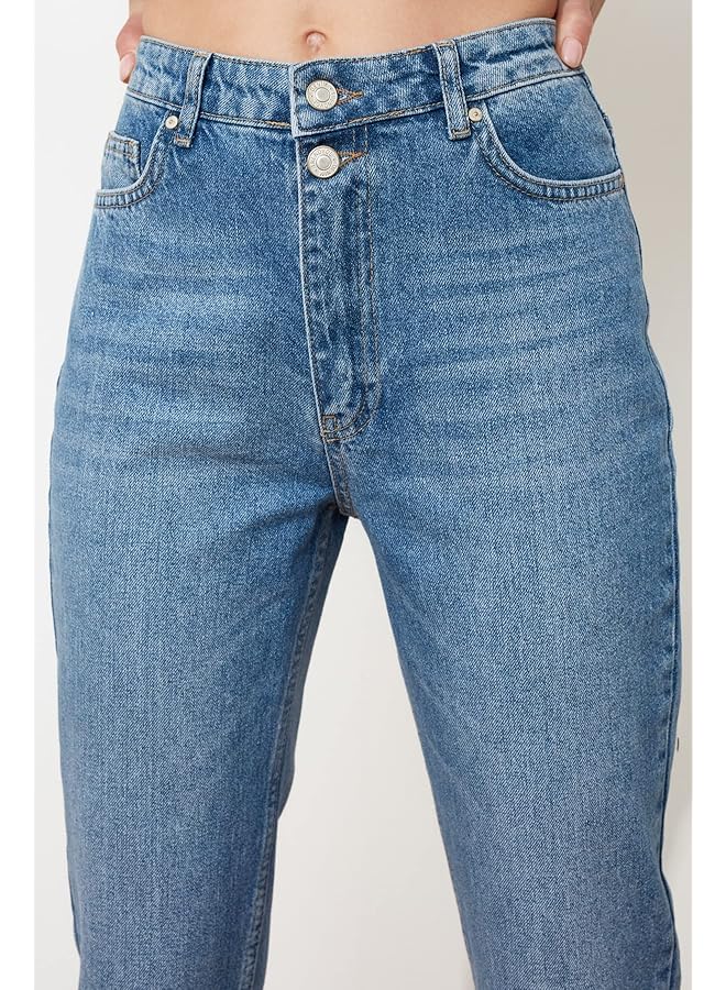 ترينديول بنطلون جينز نسائي أزرق بأزرار مزدوجة وخصر مرتفع (عبوة من قطعة واحدة) - Image 2