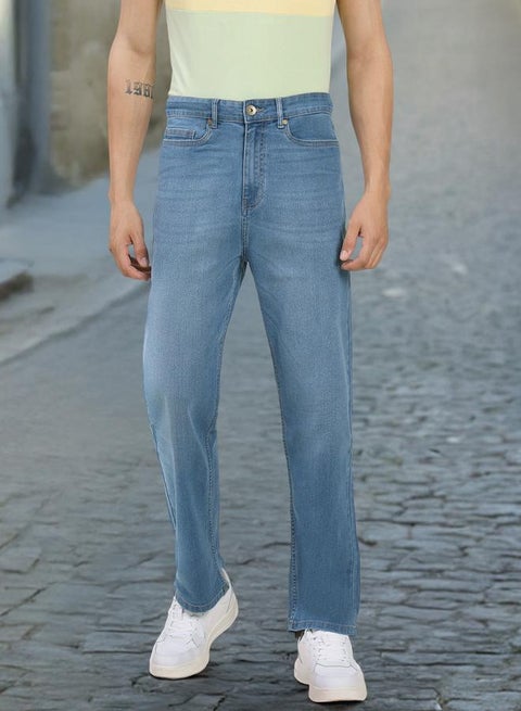 جينز رجالي أزرق فاتح بقصة ضيقة مع إغلاق بأزرار وسحاب