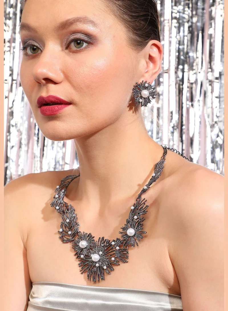 SOHI Silver Plated Designer Party Necklace and Earring Set For Women