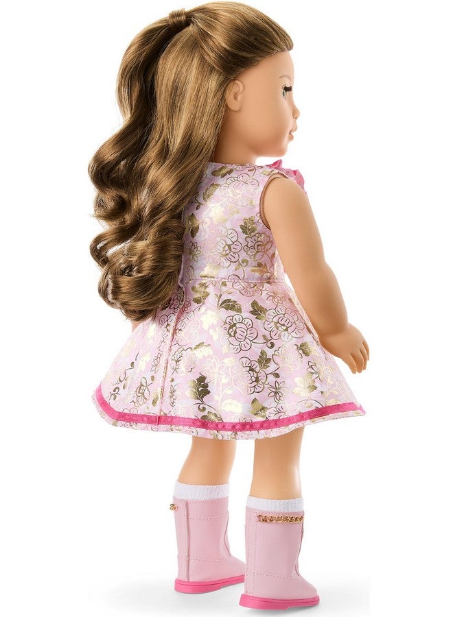 امريكان جيرل زي دمية ترولي مي الأمريكية مقاس 18 بوصة بنقشة الزهور مع صدرية مكشكشة وشريط وجوارب وحذاء طويل، للأعمار من 6 سنوات فما فوق - Image 3