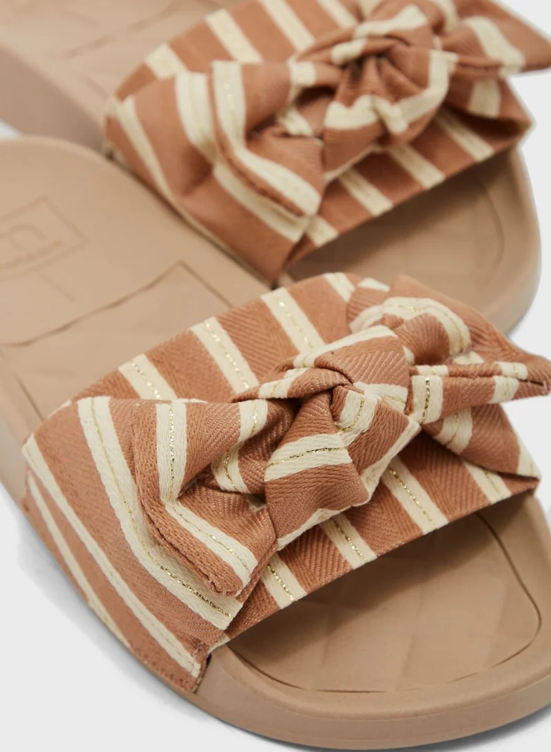 MOLECA Jalisa Flat Sandals