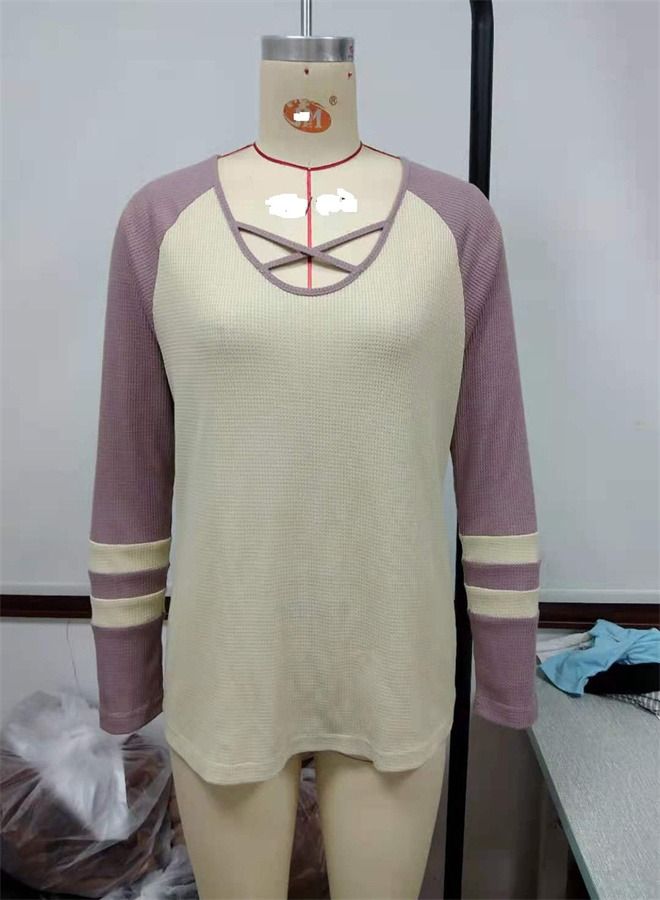 Loquat Contrast V-neck Pullover Long Sleeve T-Shirt  - Image 3