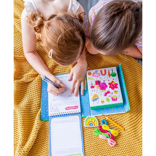 Tiger Tribe Fun With Friends Connect Play Create Set - Screen-Free Activity Kit for Kids 8+ Years, 13.5x4x21cm - Image 2