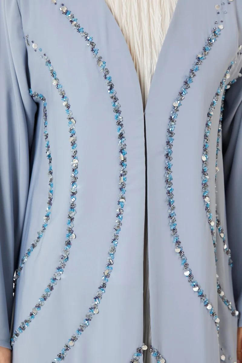 مويستريت عباية مزينة بياقة على شكل حرف