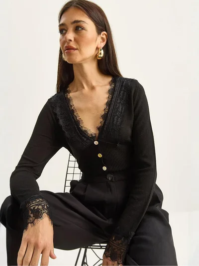 بيانكو لوتشي LUCCI Ribbed V-Neck Button Cardigan