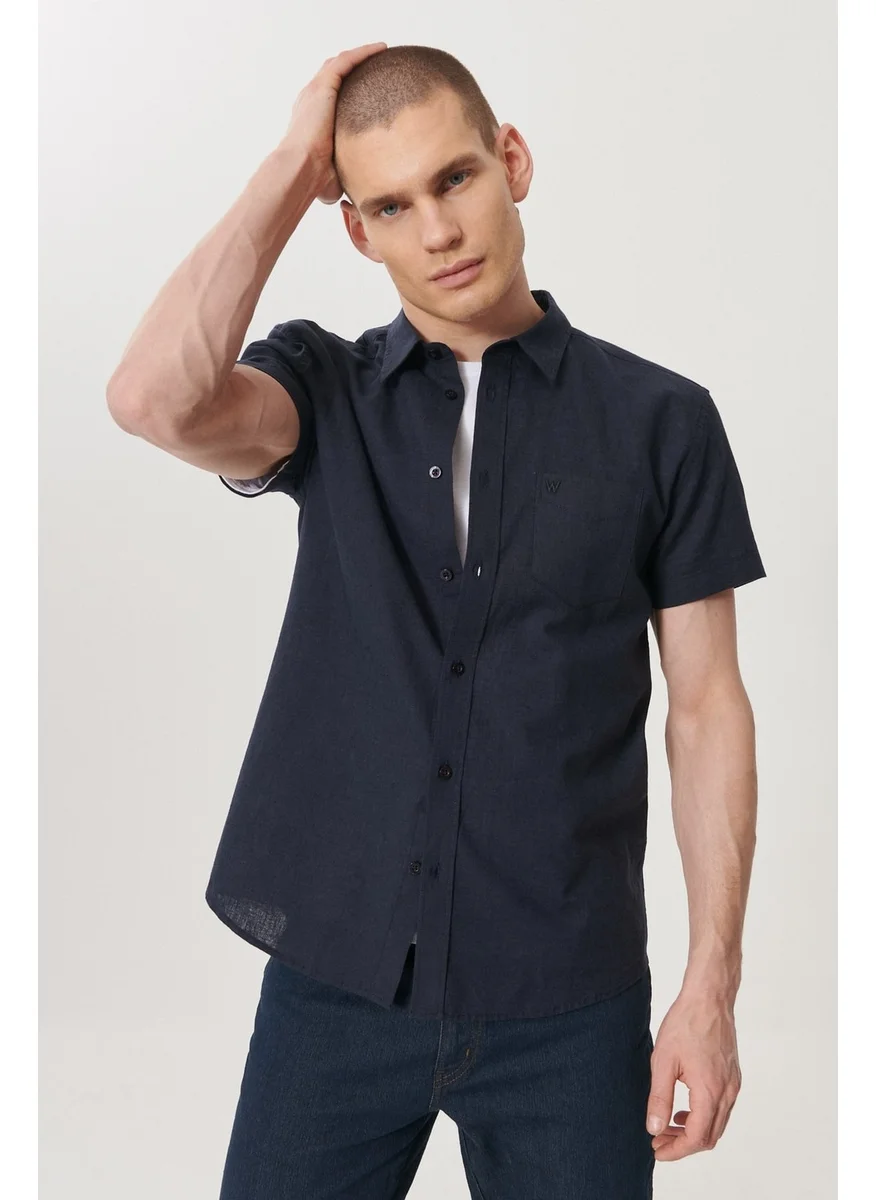 رانجلر Men's Navy Blue Regular Fit Button-Up Collar Short Sleeve Shirt