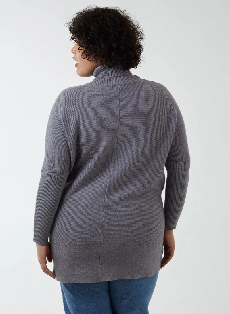 بلو فانيلا كنزة بياقة ملتفة ومنحنية